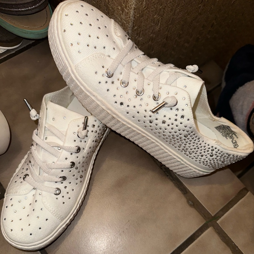 Worn 1 time size 8 1/2 in women’s white with rhinestones Steve Madden slipons